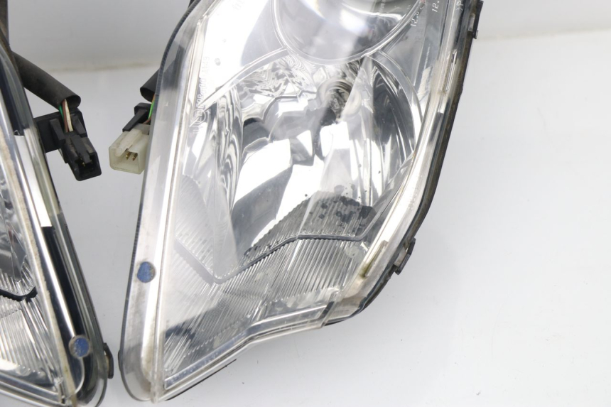 photo de HEADLIGHT PEUGEOT SATELIS COMPRESSOR K15 125 (2006 - 2009) - Detailed visual inspection