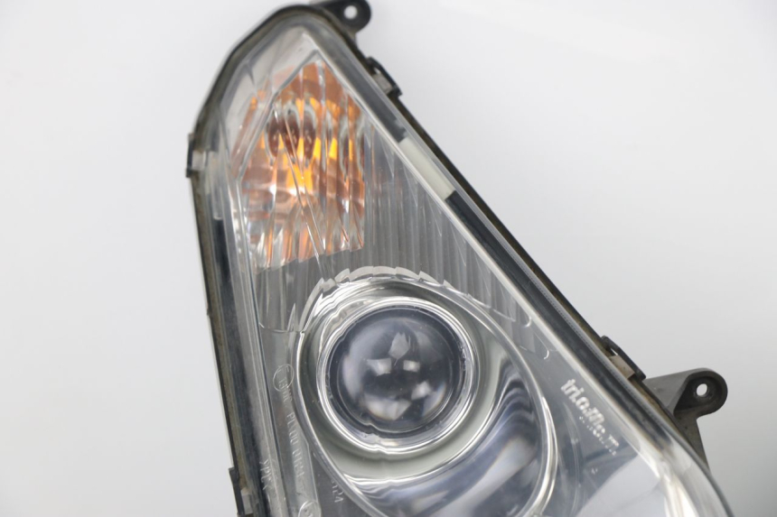 photo de HEADLIGHT PEUGEOT SATELIS COMPRESSOR K15 125 (2006 - 2009) - Alternative angle