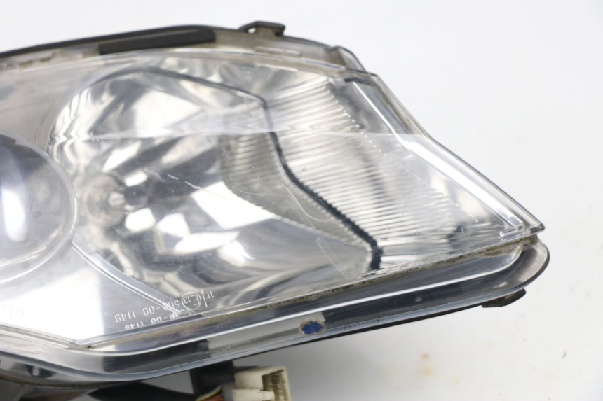 photo de HEADLIGHT PEUGEOT SATELIS 125 (2010 - 2012) - Distinctive features