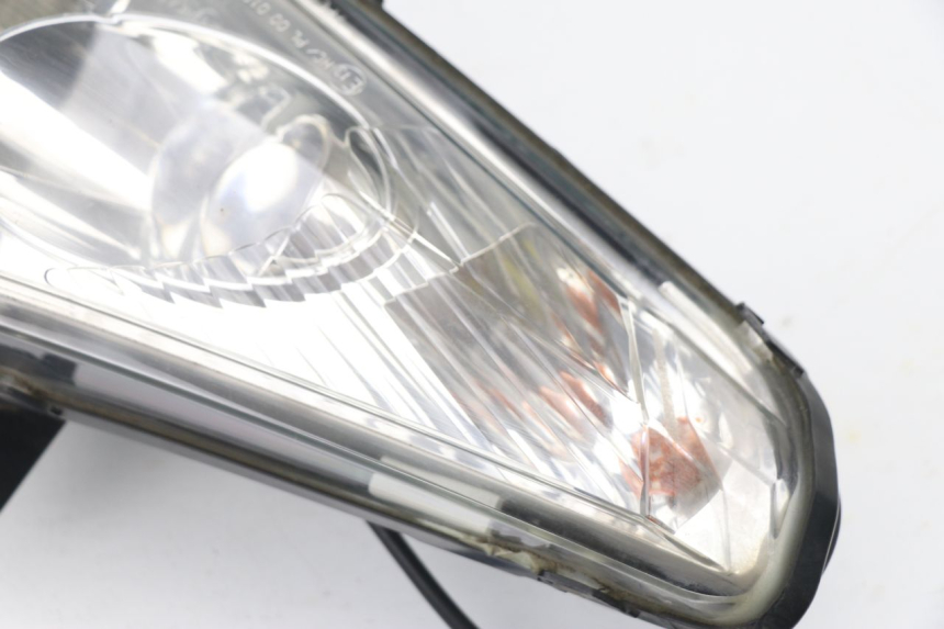 photo de HEADLIGHT PEUGEOT SATELIS 125 (2010 - 2012) - High-resolution close-up