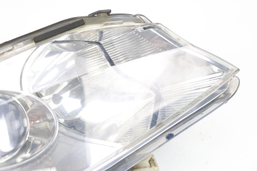 photo de HEADLIGHT PEUGEOT SATELIS 125 (2010 - 2012) - Zoom on usage condition