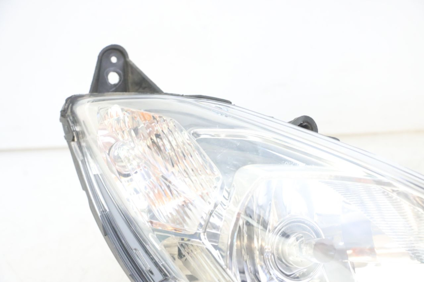 photo de HEADLIGHT PEUGEOT SATELIS 125 (2013 - 2018) - Distinctive features
