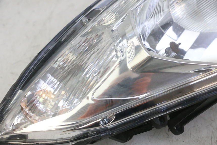 photo de HEADLIGHT PEUGEOT SATELIS 125 (2013 - 2018) - Component detail