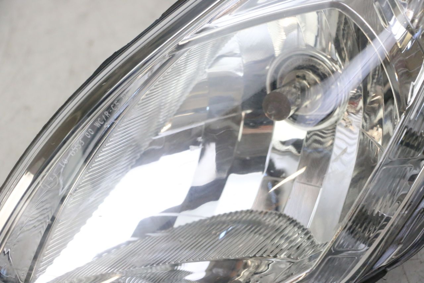 photo de HEADLIGHT PEUGEOT SATELIS 125 (2013 - 2018) - Technical close-up