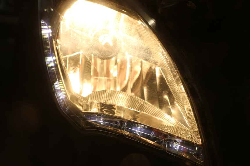 photo de HEADLIGHT PEUGEOT SATELIS 125 (2013 - 2018) - Component zoom