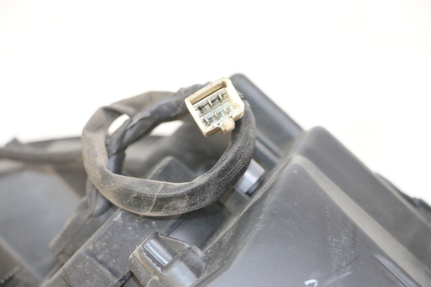 photo de HEADLIGHT PEUGEOT SATELIS 125 (2013 - 2018) - Technical close-up