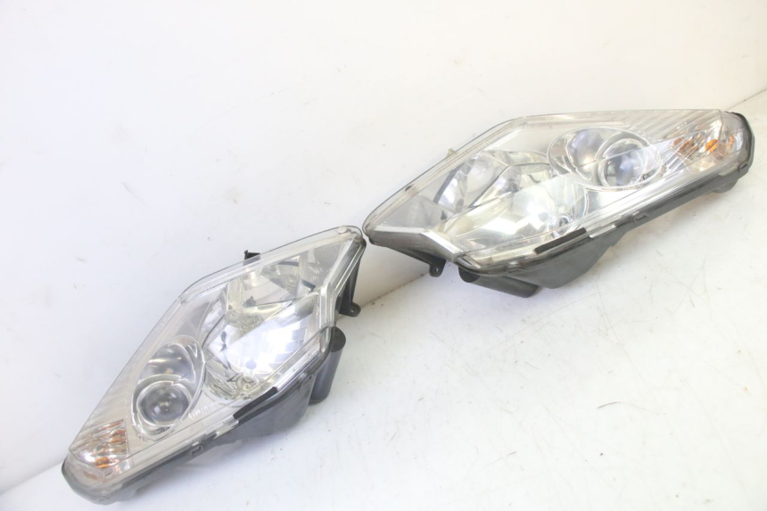photo de HEADLIGHT PEUGEOT SATELIS 125 (2006 - 2009) - Component detail