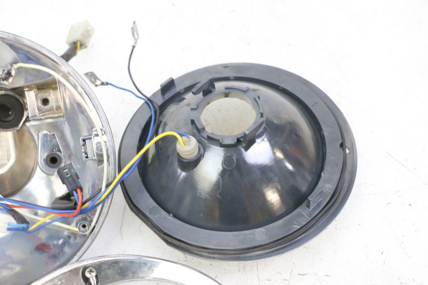 photo de HEADLIGHT APRILIA SCARABEO GT TOURING 125 (1999 - 2005) - High-resolution close-up