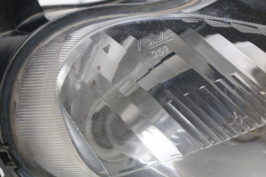 photo de HEADLIGHT MBK SKYLINER 125 (2004 - 2007) - Surface and material condition