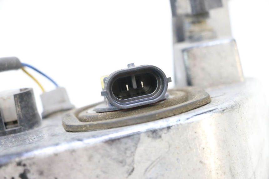 photo de HEADLIGHT APRILIA SR MOTARD 50 (2012 - 2018) - Fixing points details