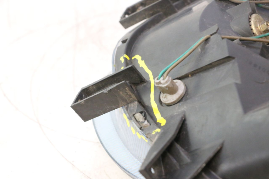 photo de HEADLIGHT KYMCO SUPER 8 2T 50 (2007 - 2013) - Detailed visual inspection