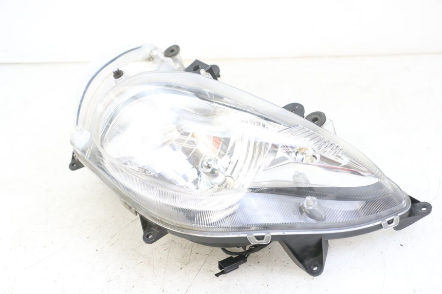 photo de HEADLIGHT SUZUKI BURGMAN 125 (2018 - 2021) - Additional view of the item