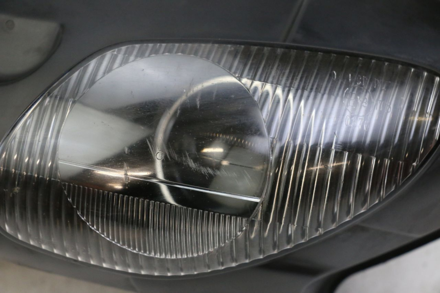 photo de FRONT HEADLIGHT SUZUKI SV S 650 (1999 - 2002) - Surface and material condition