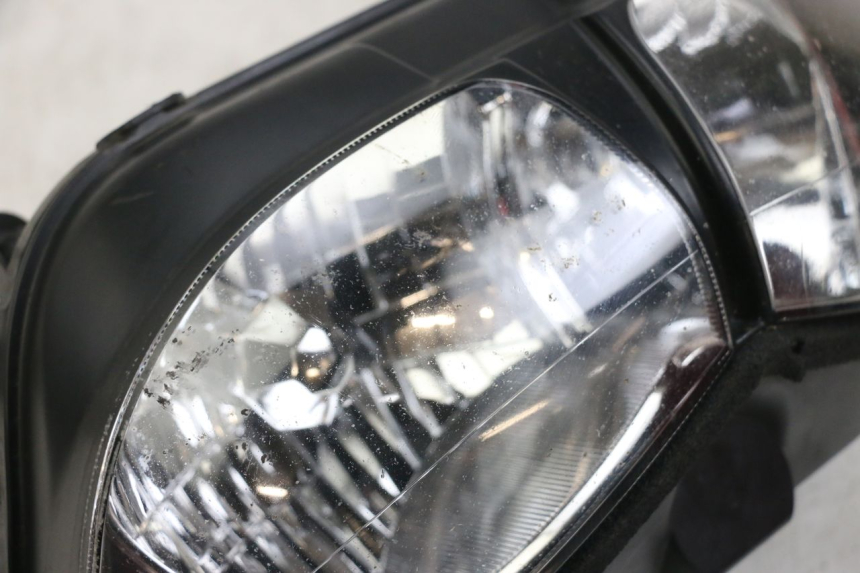 photo de FRONT HEADLIGHT YAMAHA TDM ABS 900 (2002 - 2014) - Technical close-up
