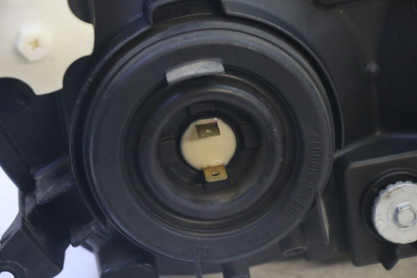 photo de FRONT HEADLIGHT YAMAHA TDM ABS 900 (2002 - 2014) - Surface and material condition