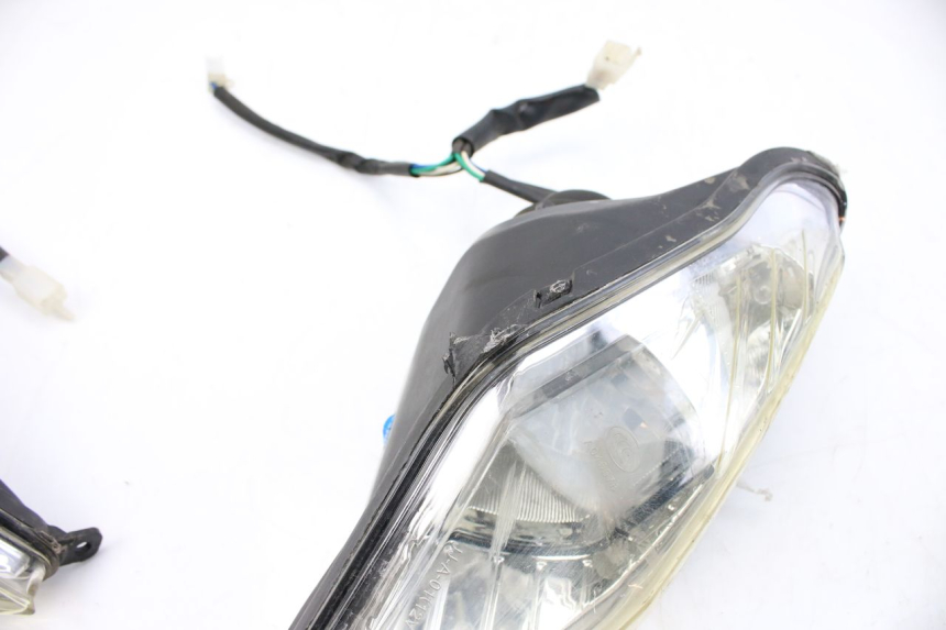 photo de FRONT HEADLIGHT EUROCKA VIRTUALITY GT 4T 50 (2011 - 2017) - Surface and material condition