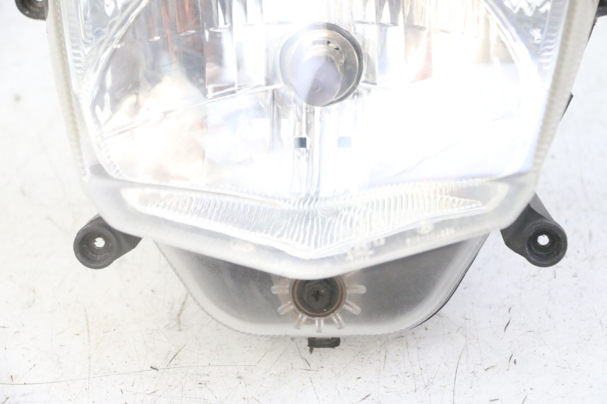 photo de FRONT HEADLIGHT PEUGEOT VIVACITY NEW 4T 50 (2008 - 2017) - Surface and material condition