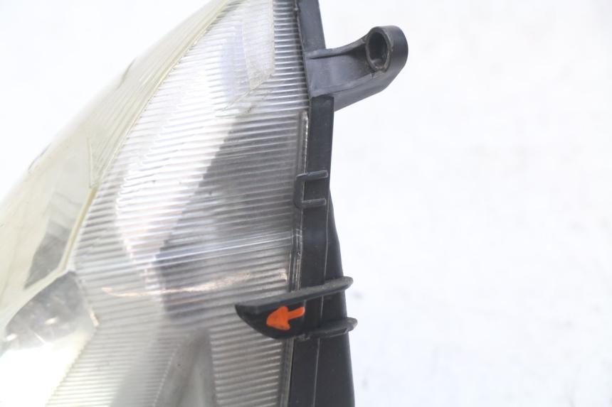 photo de HEADLIGHT PEUGEOT VIVACITY 125 (2010 - 2017) - Fixing points details