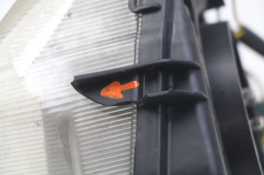 photo de HEADLIGHT PEUGEOT VIVACITY 125 (2010 - 2017) - Surface and material condition