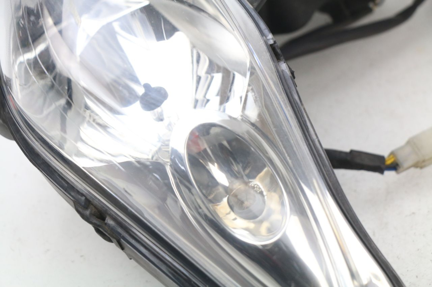 photo de FRONT HEADLIGHT YAMAHA XMAX X-MAX 125 (2006 - 2009) - Surface and material condition