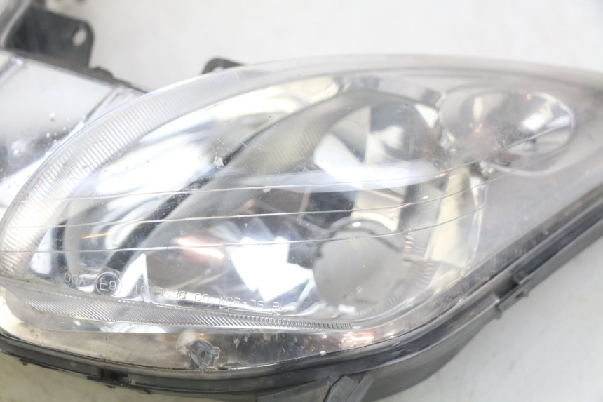 photo de FRONT HEADLIGHT YAMAHA XMAX X-MAX 125 (2006 - 2009) - Zoom on usage condition