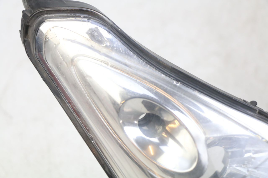 photo de FRONT HEADLIGHT YAMAHA XMAX X-MAX 125 (2006 - 2009) - Alternative perspective