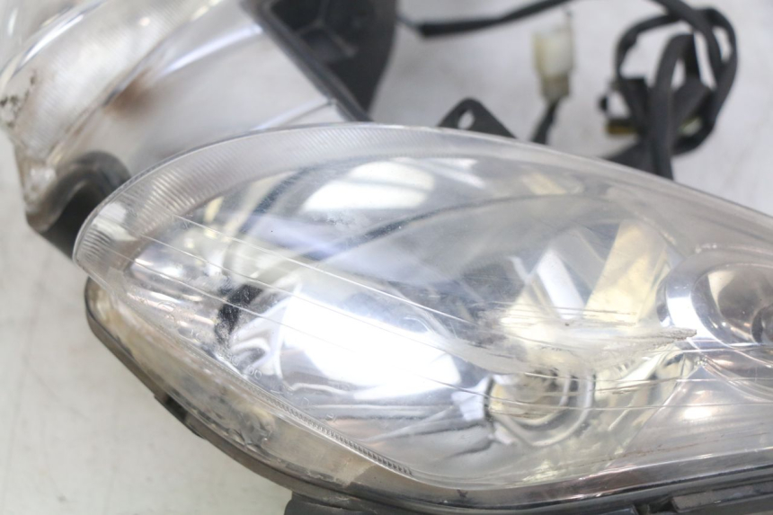 photo de FRONT HEADLIGHT YAMAHA XMAX X-MAX 125 (2006 - 2009) - Product overview