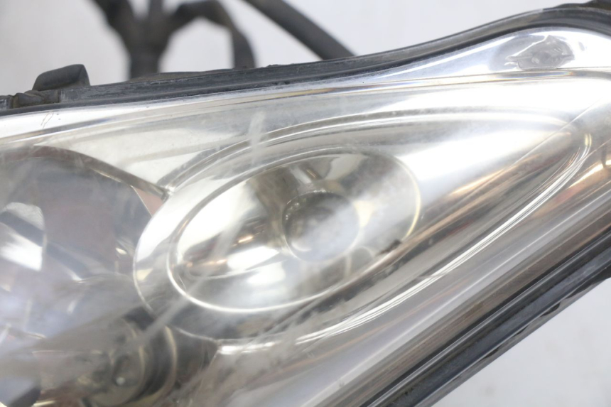 photo de FRONT HEADLIGHT YAMAHA XMAX X-MAX 125 (2006 - 2009) - Distinctive features