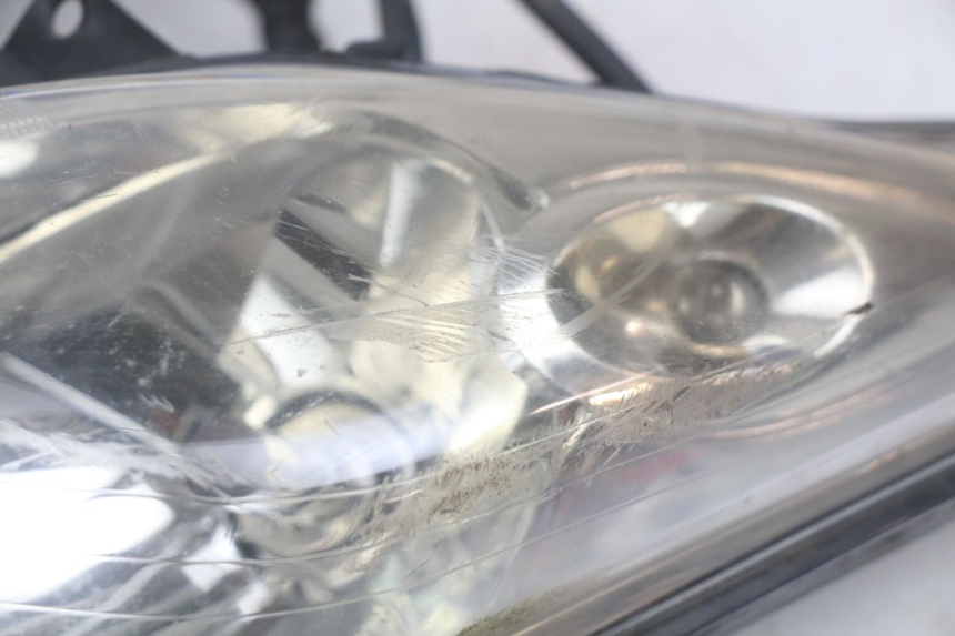 photo de FRONT HEADLIGHT YAMAHA XMAX X-MAX 125 (2006 - 2009) - Detailed visual inspection