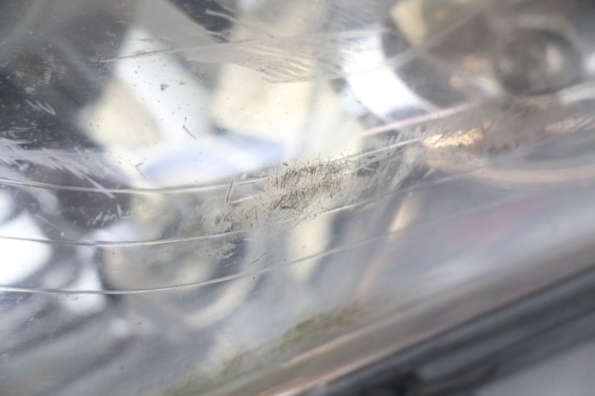 photo de FRONT HEADLIGHT YAMAHA XMAX X-MAX 125 (2006 - 2009) - Focus on structure