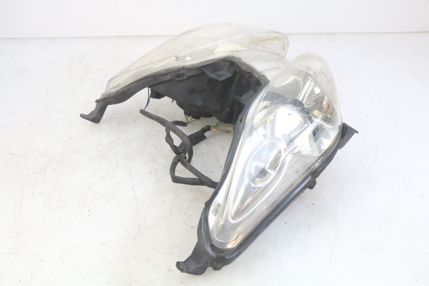 photo de FRONT HEADLIGHT YAMAHA XMAX X-MAX 125 (2006 - 2009) - Surface and material condition