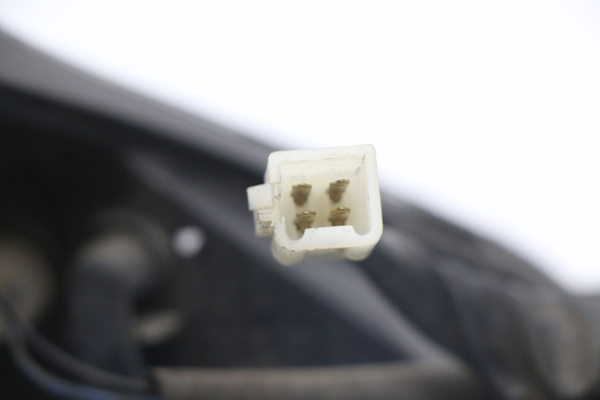 photo de FRONT HEADLIGHT YAMAHA X-MAX XMAX 250 (2006 - 2009) - Surface and material condition