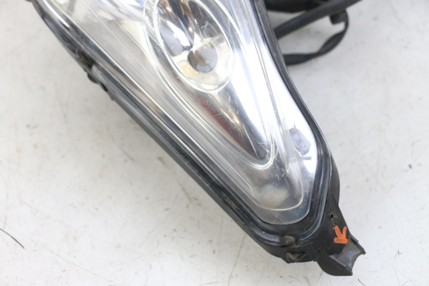 photo de FRONT HEADLIGHT YAMAHA XMAX X-MAX 125 (2006 - 2009) - Fixing points details