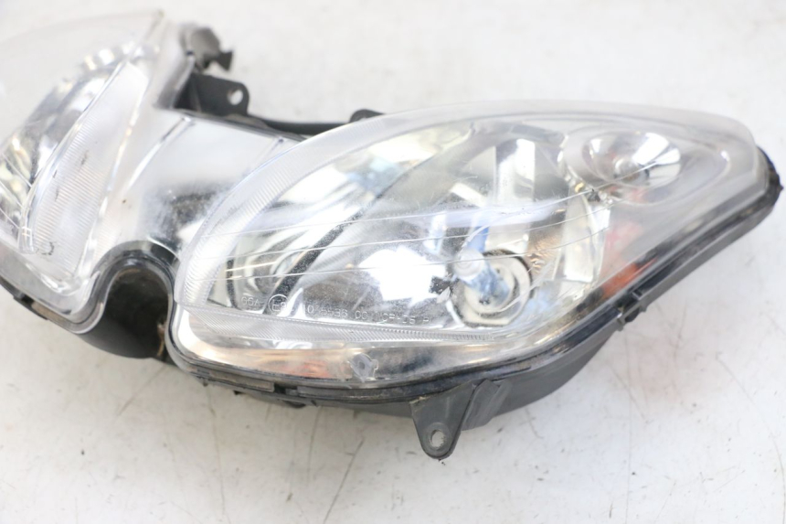 photo de FRONT HEADLIGHT YAMAHA XMAX X-MAX 125 (2006 - 2009) - Surface and material condition