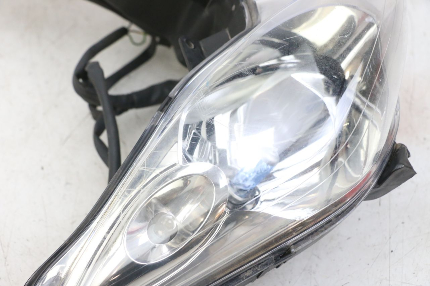 photo de FRONT HEADLIGHT YAMAHA XMAX X-MAX 125 (2006 - 2009) - Checked used part
