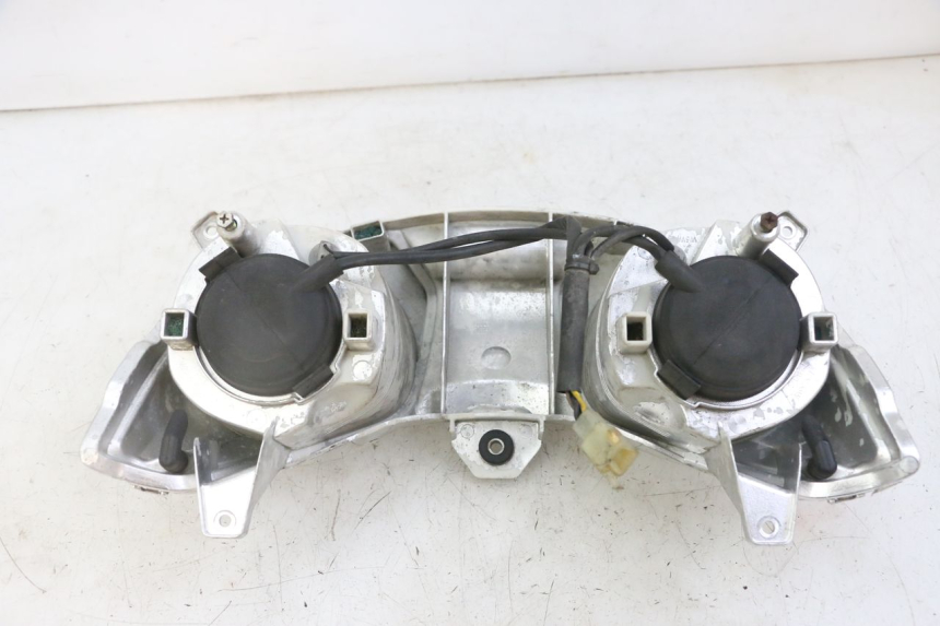 photo de FRONT HEADLIGHT YAMAHA X-MAX XMAX 125 (2010 - 2013) - Technical close-up