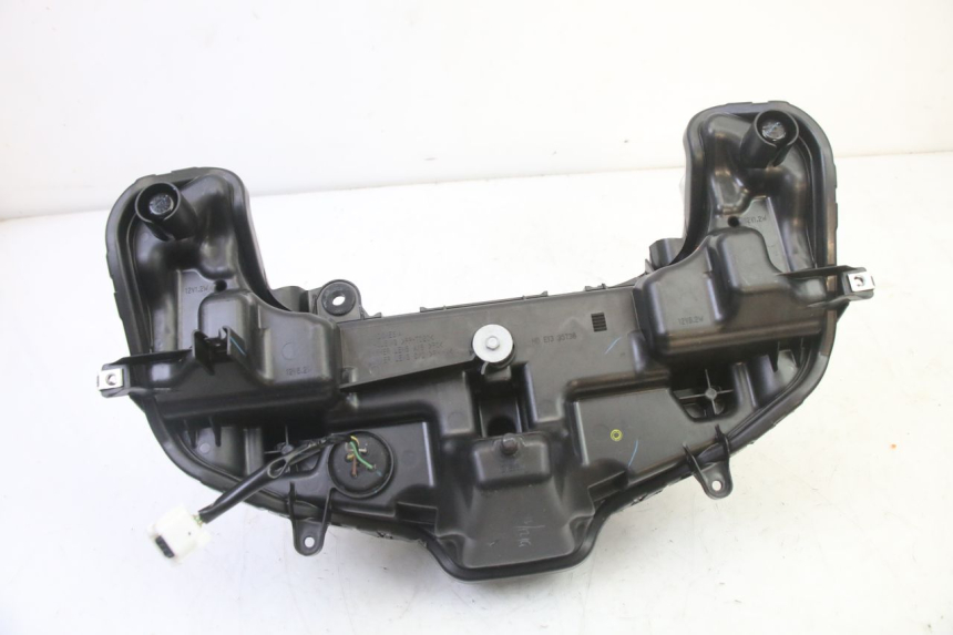 photo de HEADLIGHT YAMAHA XMAX X-MAX 125 (2021 - 2025) - Technical close-up