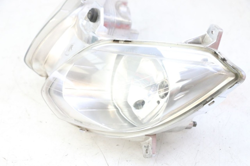 photo de FRONT HEADLIGHT YAMAHA X-MAX XMAX 125 (2010 - 2013) - High-resolution close-up