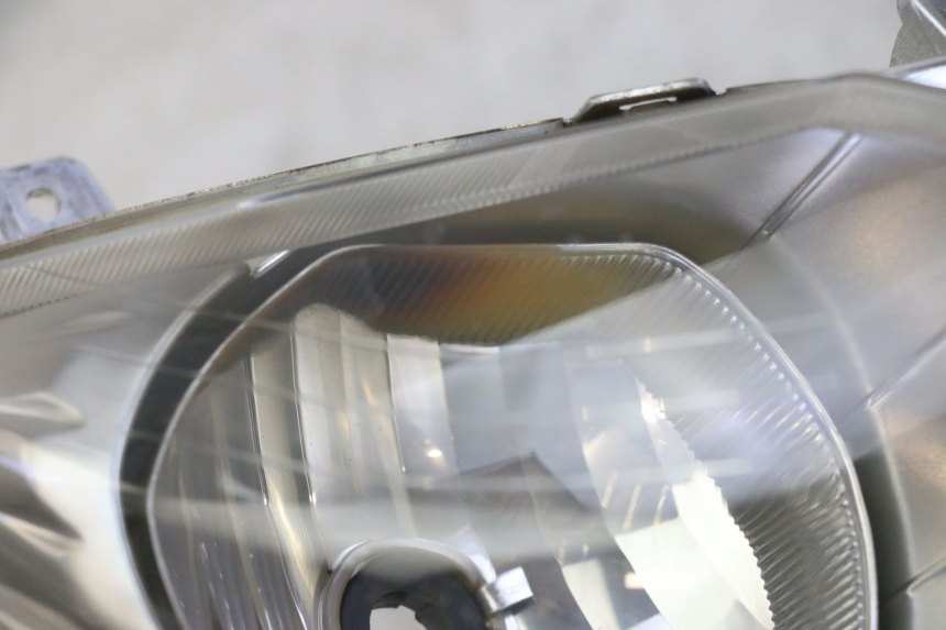 photo de FRONT HEADLIGHT YAMAHA X-MAX XMAX 125 (2010 - 2013) - Alternative perspective