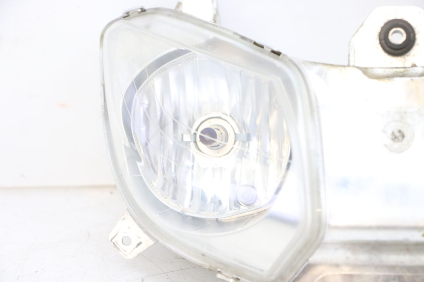 photo de FRONT HEADLIGHT YAMAHA X-MAX XMAX 125 (2010 - 2013) - Focus on structure