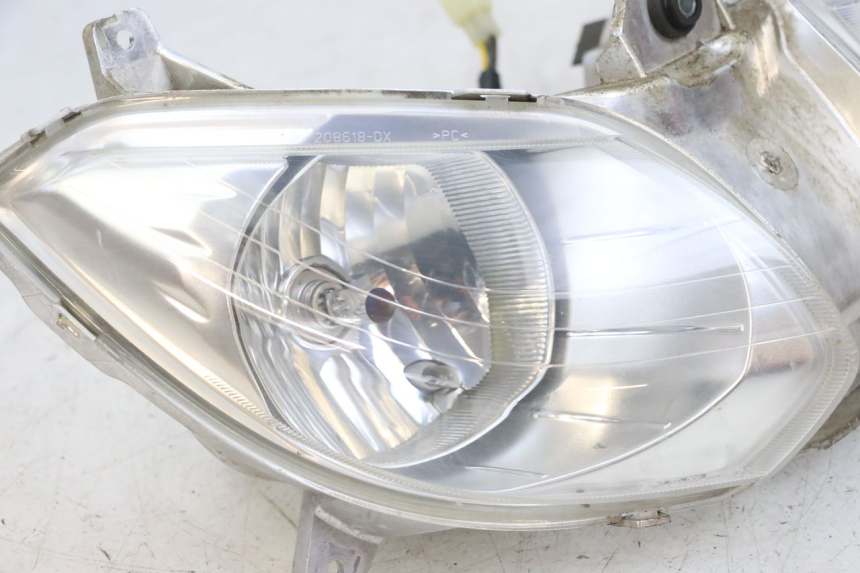 photo de FRONT HEADLIGHT YAMAHA X-MAX XMAX 125 (2010 - 2013) - Product overview