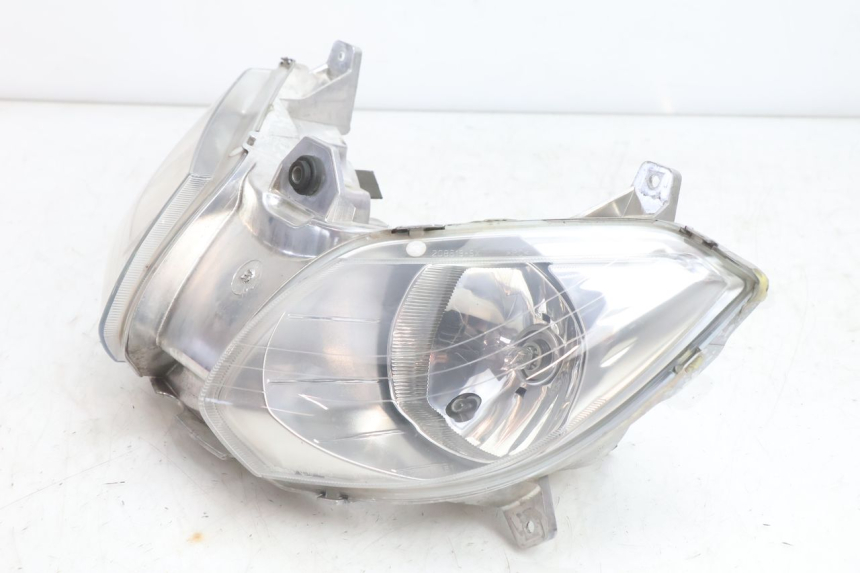 photo de FRONT HEADLIGHT YAMAHA X-MAX XMAX 125 (2010 - 2013) - Alternative perspective