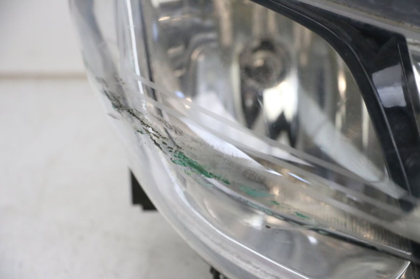 photo de FRONT HEADLIGHT PIAGGIO X10 125 (2012 - 2017) - Component zoom