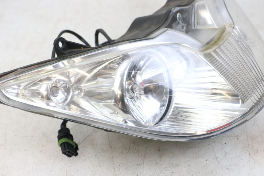 photo de FRONT HEADLIGHT PIAGGIO X8 125 (2004 - 2007) - Additional view of the item