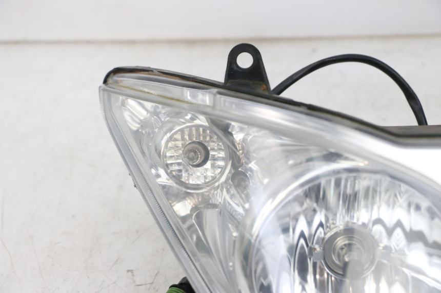 photo de FRONT HEADLIGHT PIAGGIO X8 125 (2004 - 2007) - Detailed visual inspection