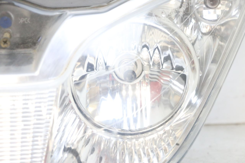 photo de FRONT HEADLIGHT PIAGGIO X8 125 (2004 - 2007) - Distinctive features