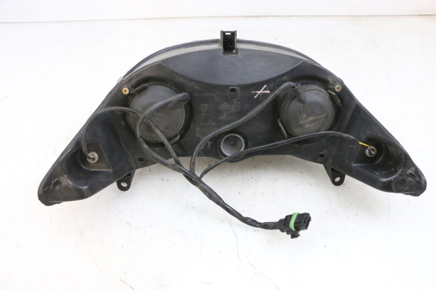 photo de FRONT HEADLIGHT PIAGGIO X8 125 (2004 - 2007) - Surface and material condition