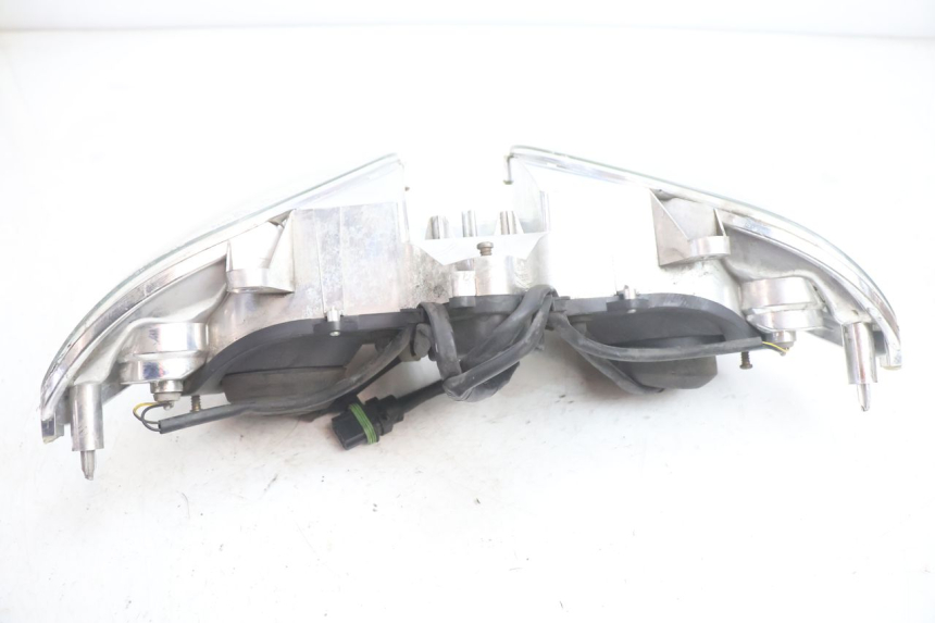 photo de FRONT HEADLIGHT PIAGGIO X9 EVOLUTION 125 (2003 - 2007) - Surface and material condition