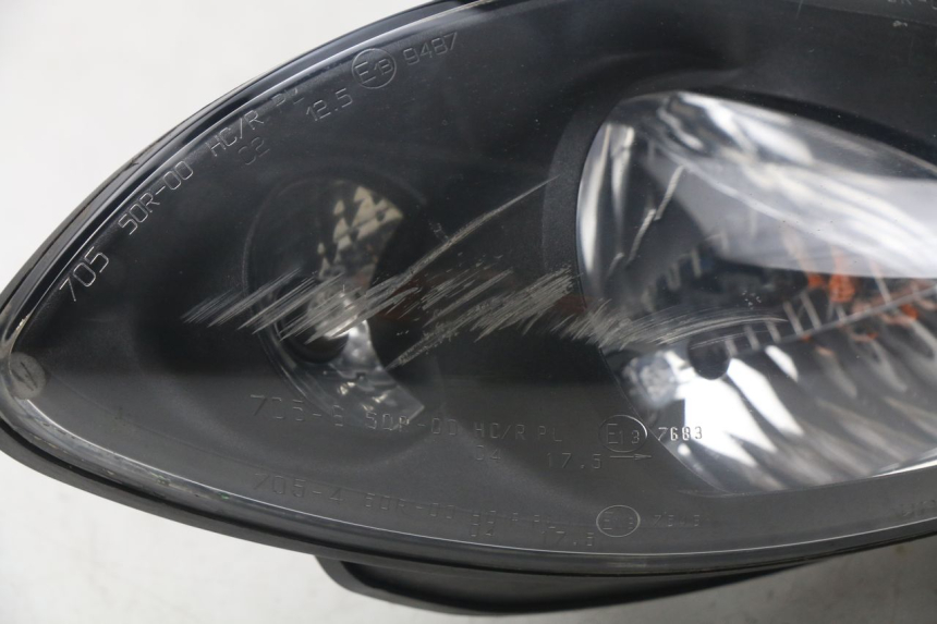 photo de HEADLIGHT PIAGGIO X9 125 (2000 - 2003) - Surface and material condition