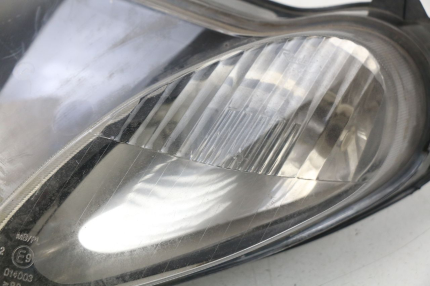 photo de FRONT HEADLIGHT YAMAHA YP MAJESTY 125 (2002 - 2006) - Zoom on usage condition